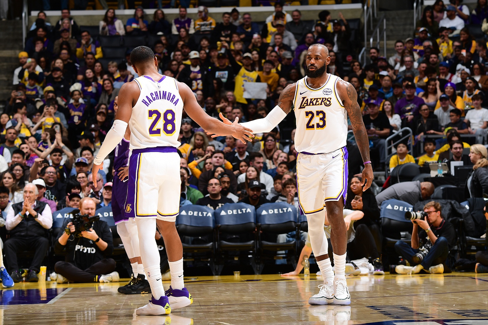 开云网页版-湖人官方：詹姆斯今日大概率出战雄鹿 八村塁将继续缺阵