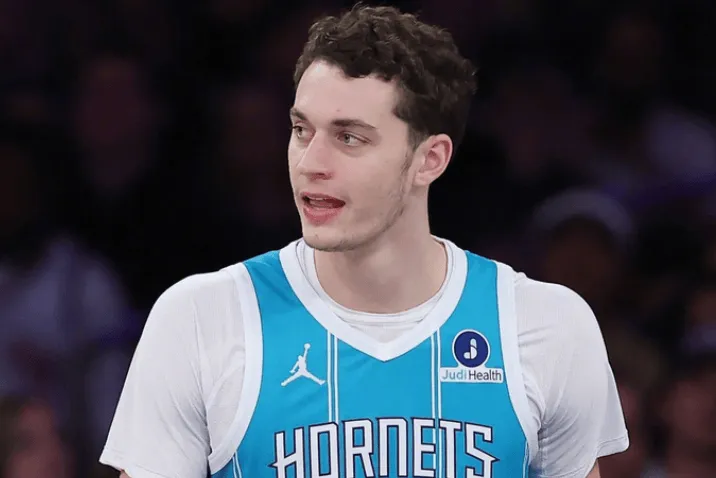 开云app-卡尔克布伦纳替补出战15分钟，投篮6中4得到9分6篮板1助攻